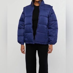 NWT WeWoreWhat Zip Off Sleeve Puffer Coat/Vest Navy Blue Size Medium 2 in 1 Coat